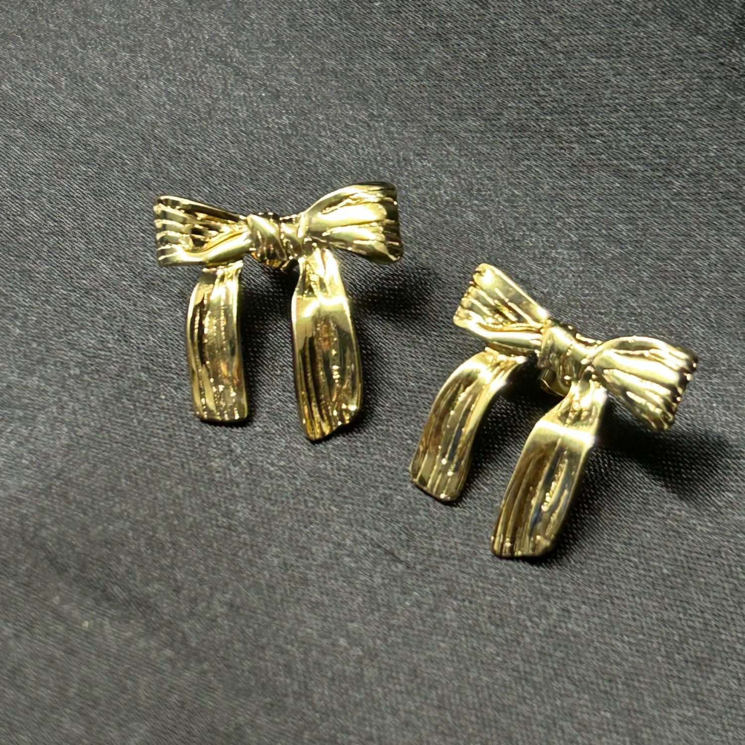 Cute bow earrings