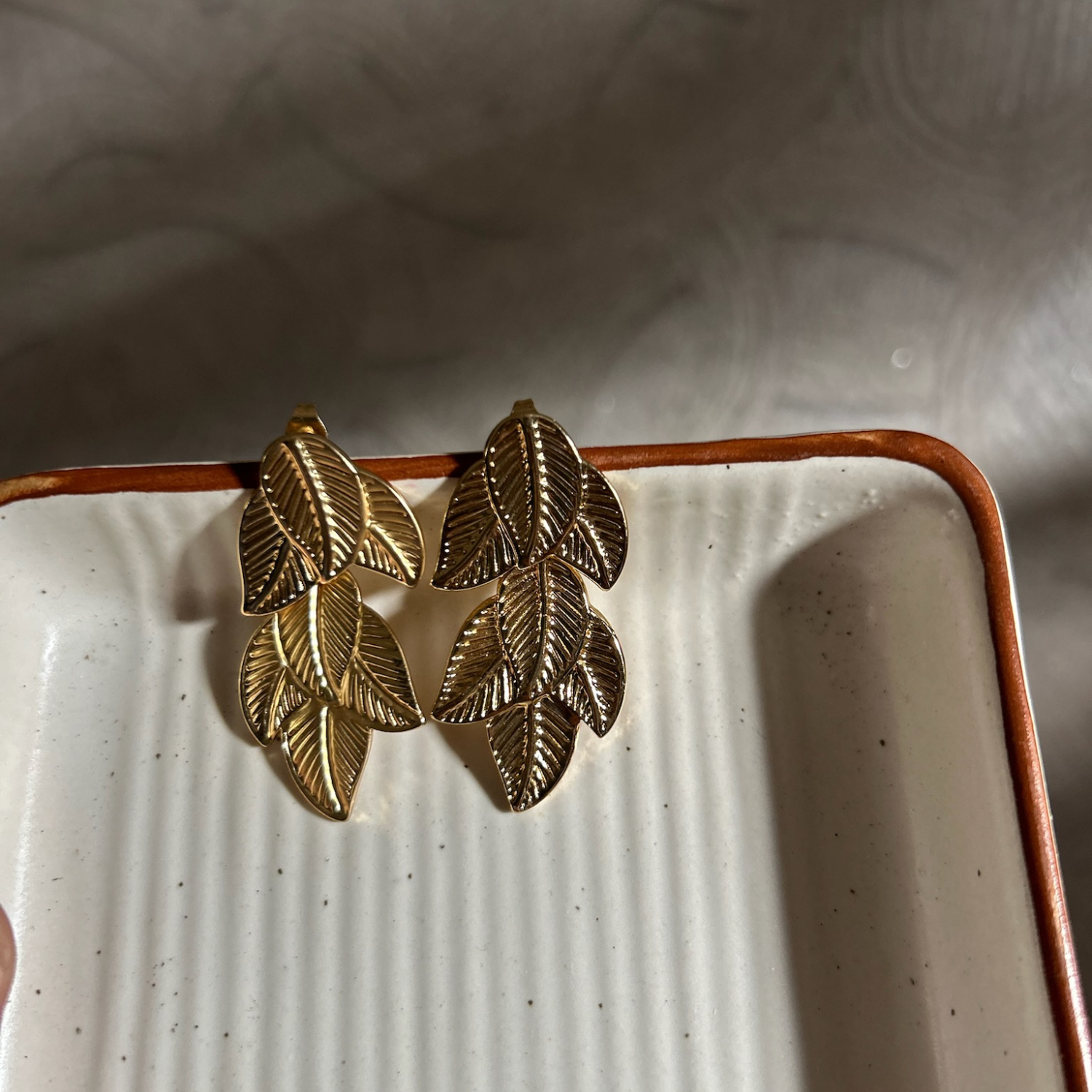 leaft drop stud earrings