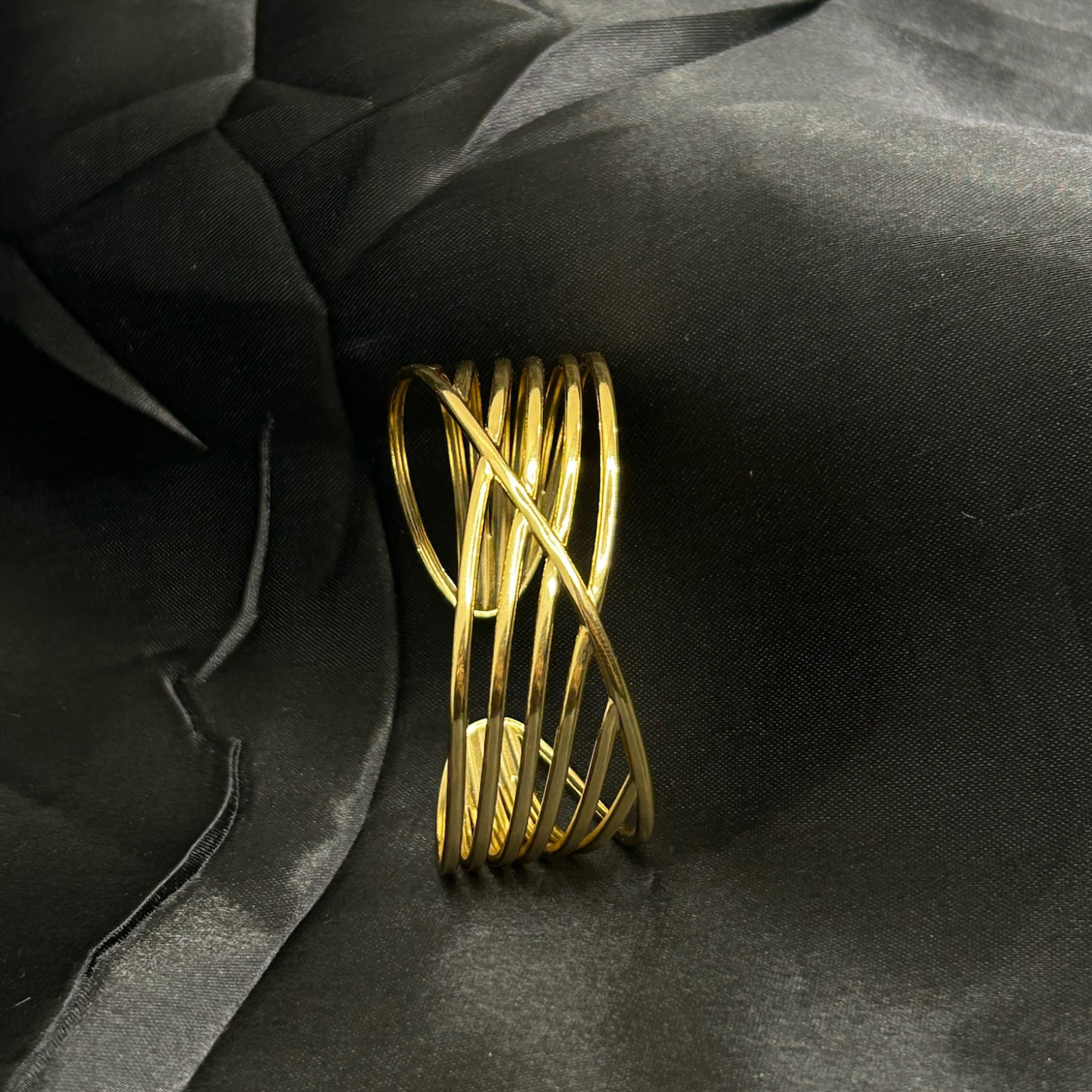 Golden elegant bracelet