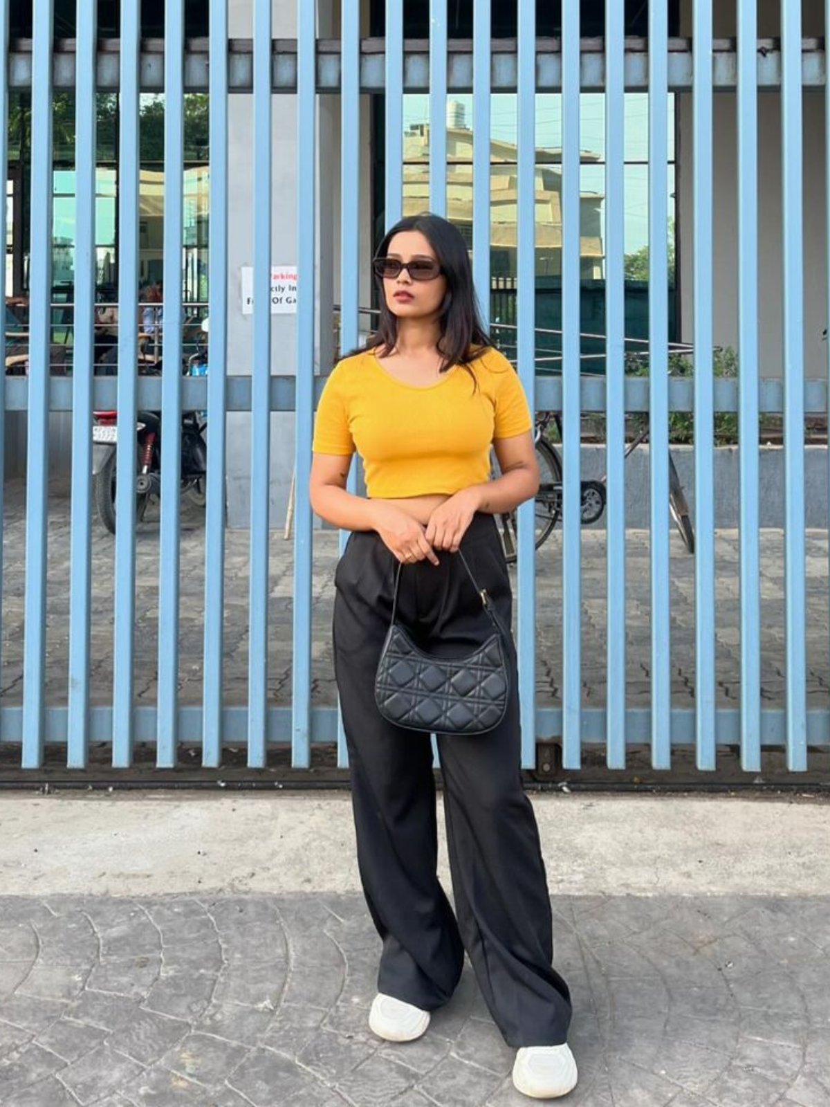 Black korean pleated pants