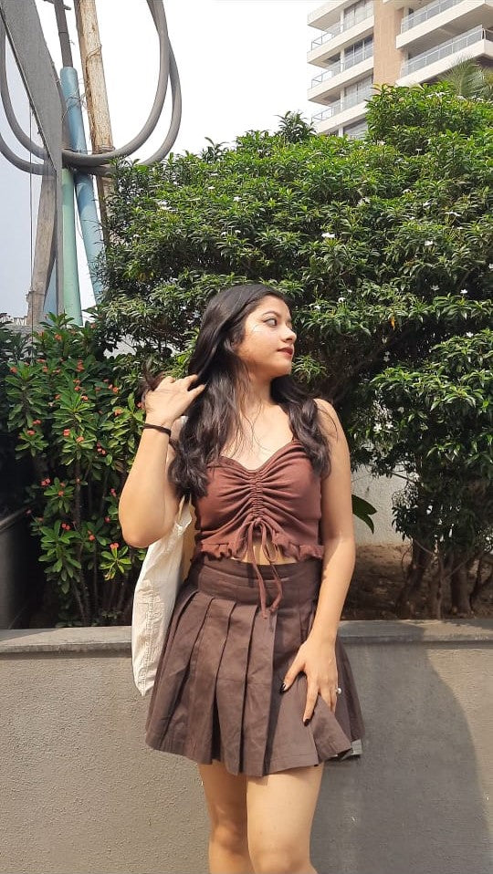 Brown pleated skirt