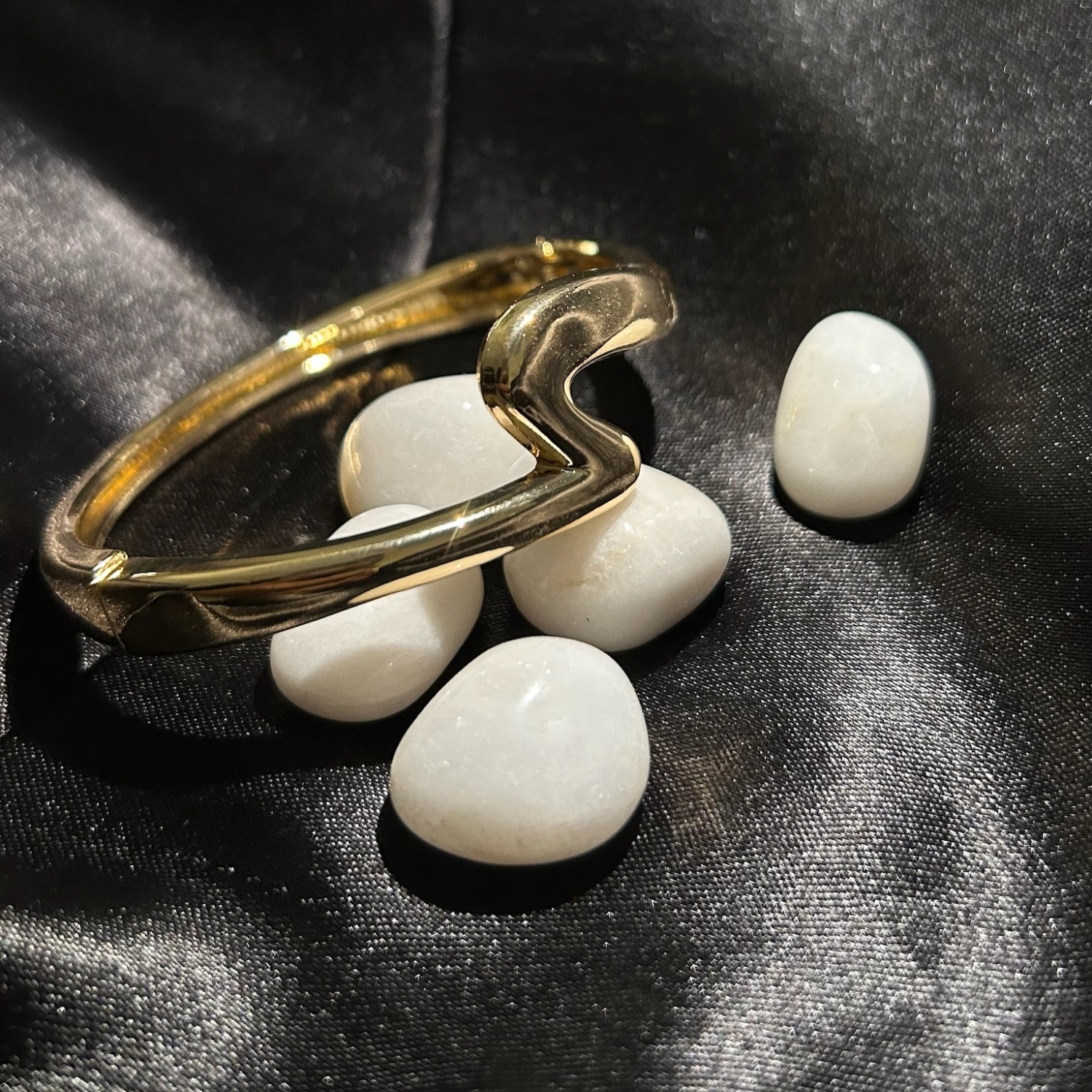 Flash golden bracelet